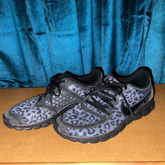 EUC WMNS Nike Free 5.0 V4 Black Leopard Shoes - Picture 2 of 10